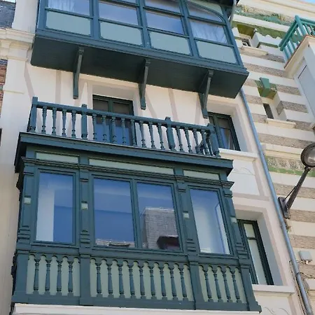 Adèle, Bow-window Vue -appt 04 Appartement