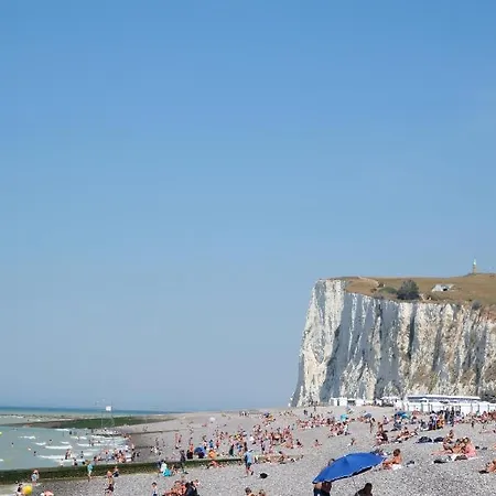 Adèle, Bow-window Vue -appt 04