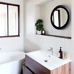Adele, Bow-window Vue -appt 04 *