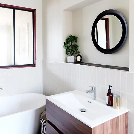 Adele, Bow-window Vue -appt 04 *